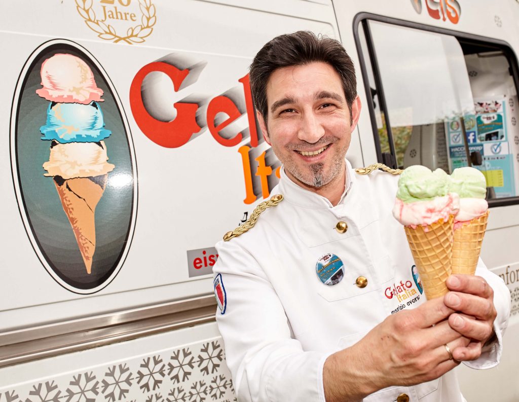 Besitzer eines Eiswagens mit Eiscreme: Werbefotograf buchen